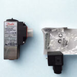 Danfoss 060N1217 MBS 5100 block-design pressure transmitter for marine and industrial applications, 0-10 bar range.