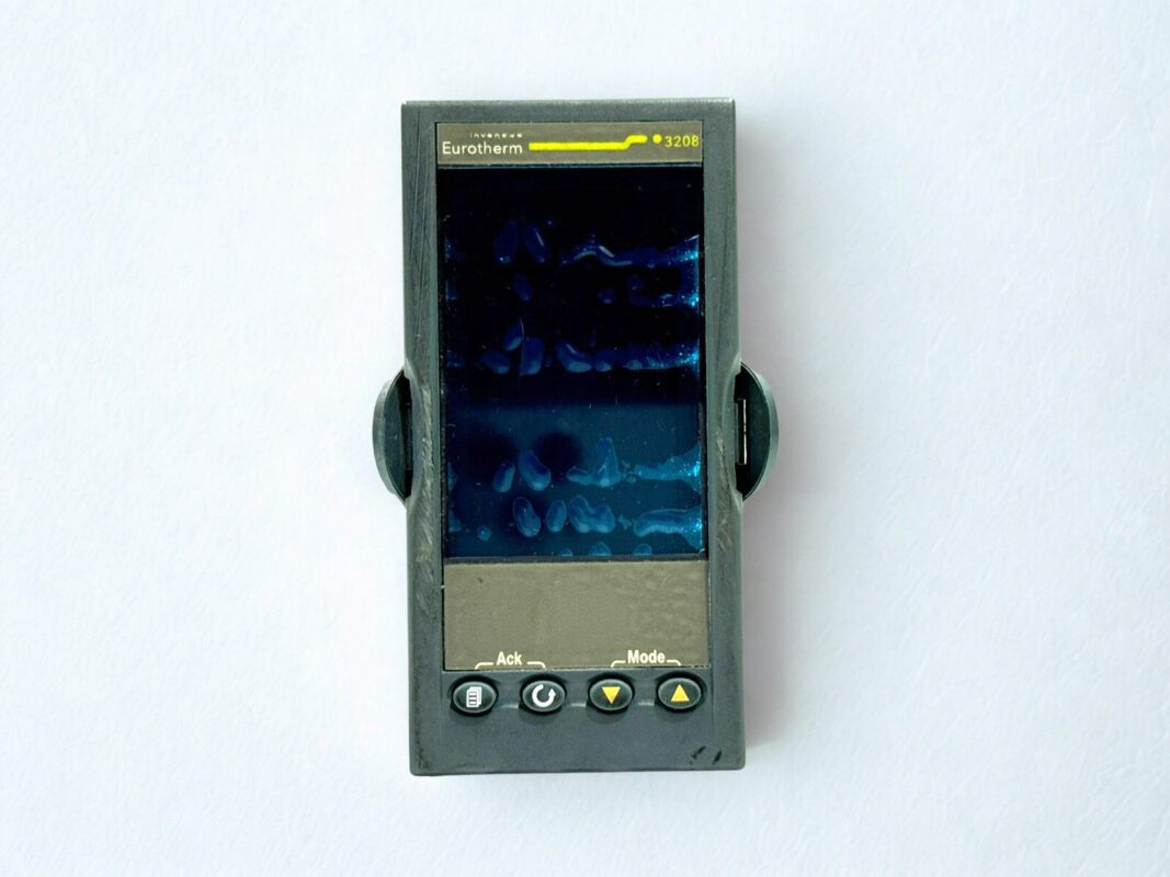 EUROTHERM 3208 temperature controller EUROTHERM 3208 temperature controller
