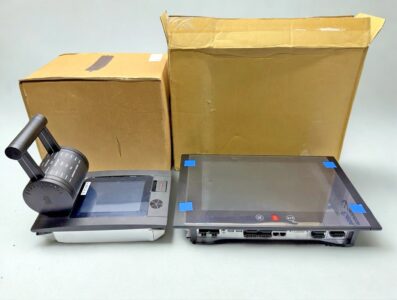 Kongsberg-AutoChief-600-HD13T21-LTU11-Full-System Front view of the Kongsberg AutoChief 600 propulsion control system featuring the HD13T21 Hatteland display and the LTU11 lever telegraph unit