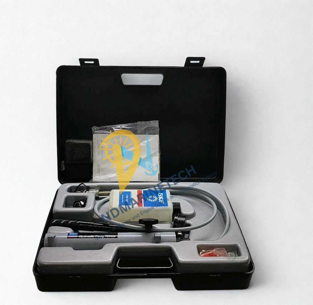 SKF Hydraulic Pump 729124 Complete SKF 729124 hydraulic pump mounting kit including instruction manual and high-pressure gauge in a grey organizer.