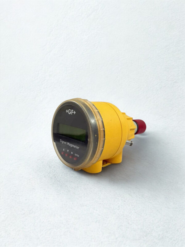GF Signet 2551 Magmeter Digital Display and Interface Georg Fischer Signet 3-2551-P0-42 Magmeter front display with digital LCD and navigation buttons.