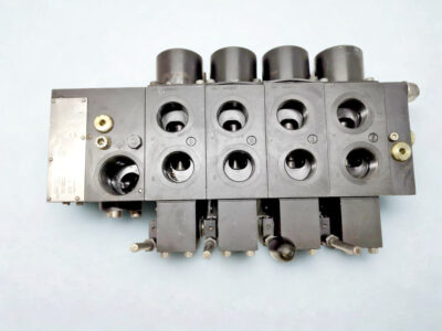 Manifold Configuration for Hawe PSV 6 1/235-5 Valve Top View of 4-Section Hawe PSV 6 1/235-5 Load Sensing Valve Manifold and Manual Overrides