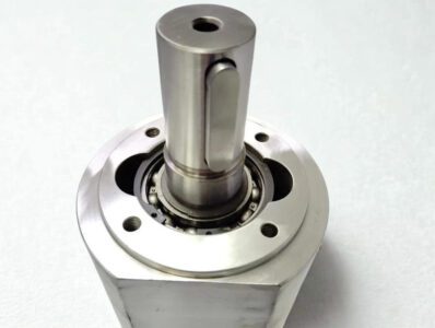 Drive Shaft and Coupling Interface for IMO E4 045N1 LEJE. Detailed view of the drive shaft with keyway and internal bearing for an IMO E4 045N1 LEJE marine pump.