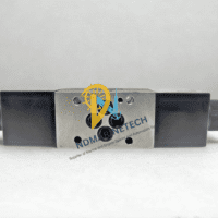 Parker D1VW004CNYW91 bottom view showing 4-port CETOP 03 mounting pattern and O-ring seals for ndmarinetech.com.