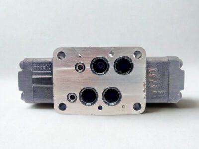 Parker D41VW002C2NJW91 Mounting Pattern - NG16 / CETOP 07 Parker D41VW002C2NJW91 hydraulic valve bottom view showing NG16 CETOP 07 mounting interface and port seals.