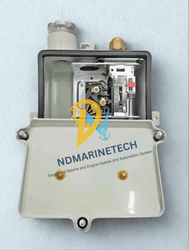 Saginomiya SNS-C130W Internal Components and Wiring Open cover view of Saginomiya SNS-C130W pressure switch displaying internal bellows and wiring terminals