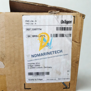 Dräger PAS Lite REF 3357774 packaging label. Front view of the complete Dräger PAS Lite SCBA carbon-composite backplate and harness system, showing the integrated pneumatics, large black pressure gauge, and the complete Lung Demand Valve with a red cap.