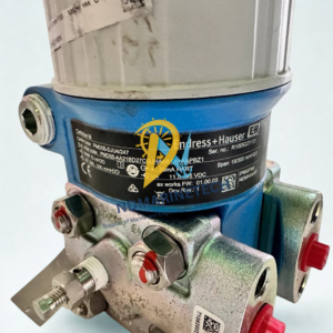 Endress+Hauser PMD55-DJU4/247 Nameplate and Serial Number Technical specification nameplate on an Endress and Hauser Deltabar M PMD55 pressure transmitter showing order code PMD55-DJU4/247 and 4-20mA HART details.