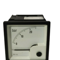 Front view of DEIF DQ72-X quadratic moving-coil panel meter featuring a custom white dial face calibrated from 0 to 25 BAR with clear analog pointer needle.