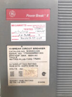 GE Power Break II SHD25B220 circuit breaker specification nameplate sticker showing 2500 Amp rating, 600V AC maximum, 3 pole configuration, and UL and CSA certification stamps.