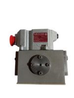 MOOG D631K 294FK industrial electrohydraulic servo valve bottom mounting face and FM approval label