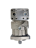 Parker F12-040 axial piston motor top view highlighting SAE flange ports and auxiliary drain ports
