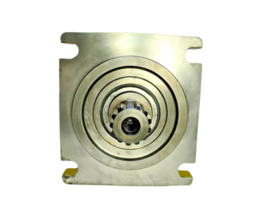 Parker F12-150 Piston Motor - Mounting Flange & Splined Shaft Front view of the square SAE 4-bolt mounting flange and heavy-duty splined shaft on a Parker F12-150 bent-axis motor.