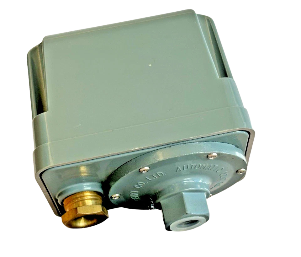 Sanwa Denki SPS-5A Pressure Switch Perspective view of Sanwa Denki SPS-5A pressure switch showing the brass inlet port and automatic control base casing.