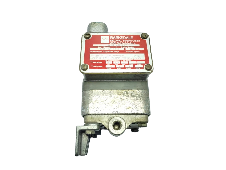 Barksdale DPD1T-A150SS-LV Differential Pressure Switch1 Barksdale DPD1T-A150SS-LV differential pressure switch front nameplate and port view