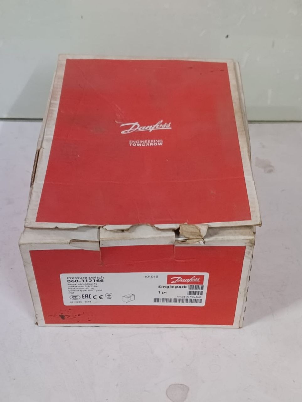 Danfoss KPS45 pressur switch Danfoss KPS45 pressure switch 060-312166 original box packaging with specification label