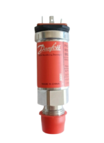 Danfoss MBS 33M 060G3126 0-10 bar marine pressure transmitter side profile with thread cap