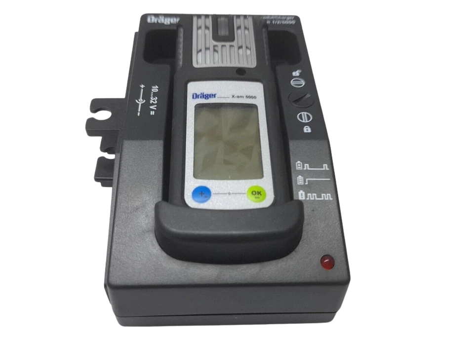 Dräger X-am 5000 gas detector charger 83186393 Top-down view of Dräger X-am 5000 gas detector securely seated in 8318639 Lademodul desk charger