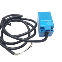 Yamatake Honeywell FL2R-12J6H blue DC 2-wire inductive proximity switch with attached black cable