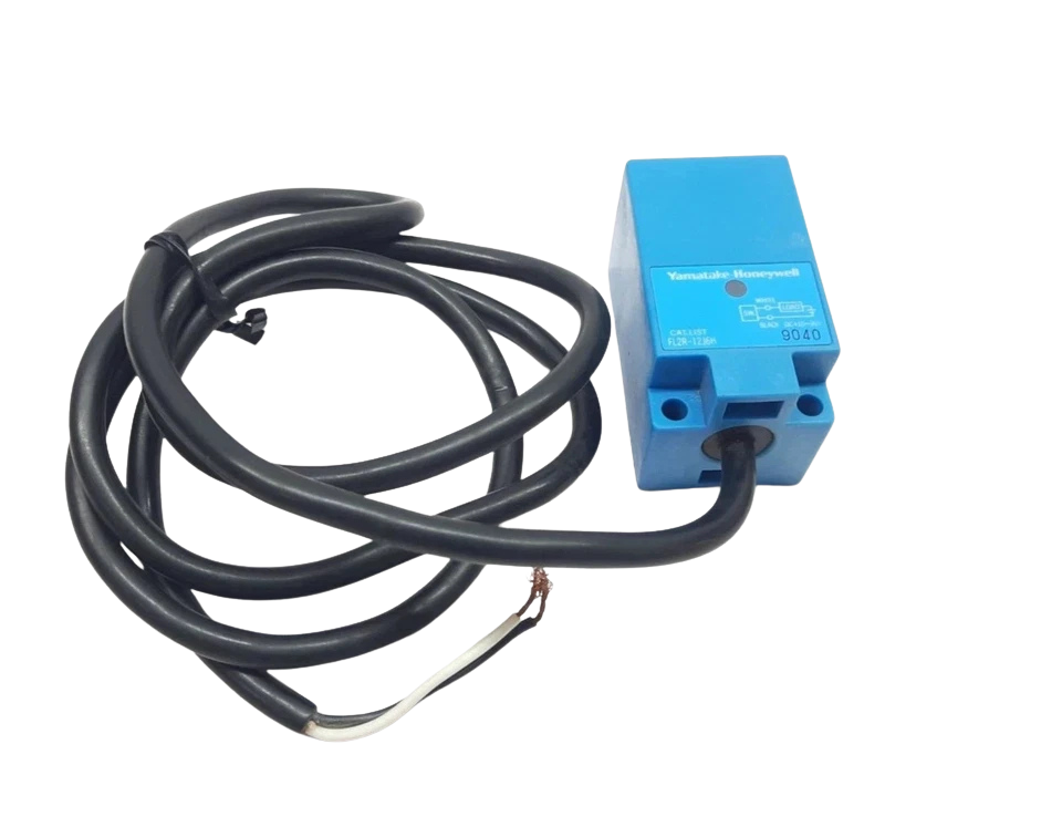 Honeywell FL2R-12J6H Proximity Switch(1) Yamatake Honeywell FL2R-12J6H blue DC 2-wire inductive proximity switch with attached black cable