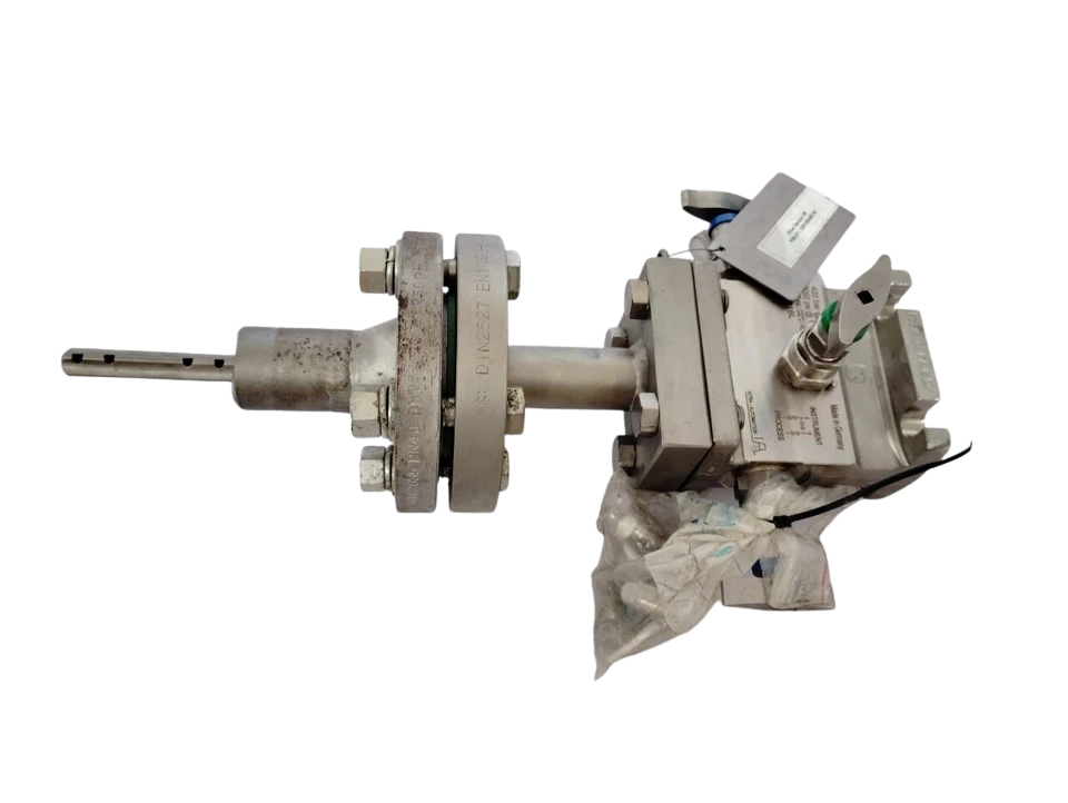 Itabar 150546740 Flow Sensor(2) Side view of Intra-Automation Itabar 150546740 flow sensor profile and manifold body