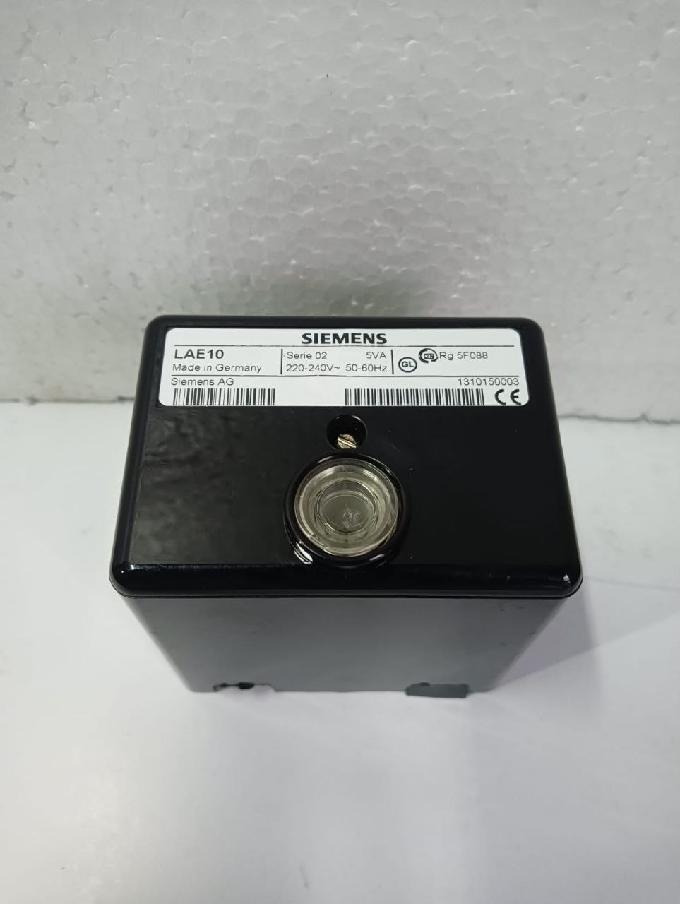Landis & gyr LAE10 Series 02 Siemens LAE10 Series 02 burner controller, 220-240V flame safeguard relay for marine automation.