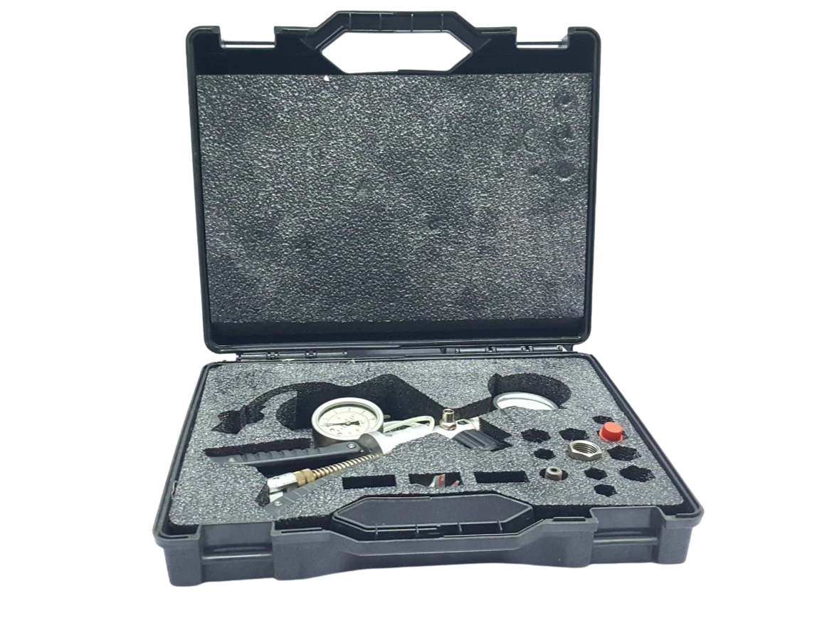 LR-CAL LPP 30 Pneumatic Hand Pump Kit1 LR-CAL LPP 30 Pneumatic Hand Pump Kit in protective molded plastic carry case