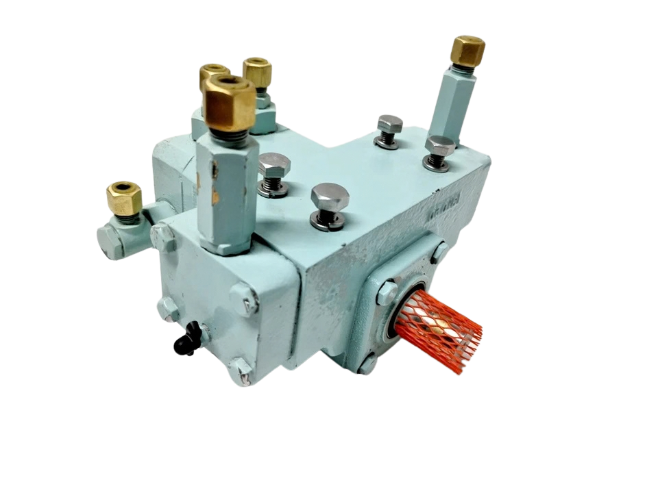 Marol MR40-RV50BR Hydraulic Valve1 Marol MR40-RV50BR marine hydraulic valve with brass fittings and drive shaft sleeve