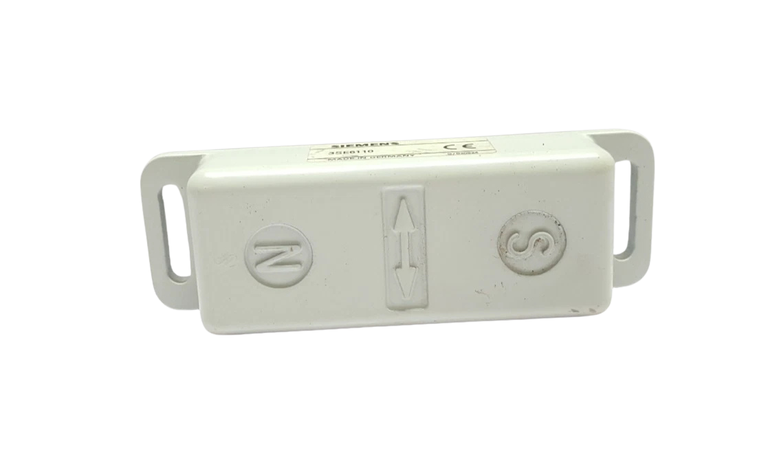 Siemens 3SE6110 Siemens 3SE6110 metal-clad switching magnet front view showing safety alignment markings
