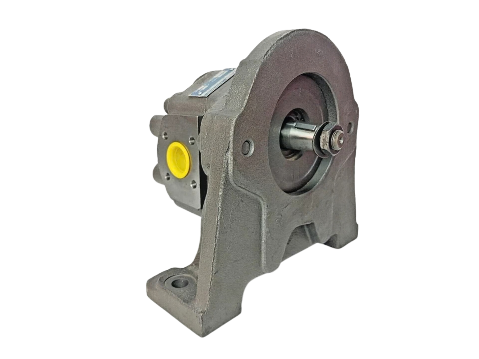 Kracht KP232 S1XA K00 4DL11 Drive shaft side view of Kracht KP2/32 S1XA K00 4DL1 gear pump mounted on cast iron foot bracket with port cover.