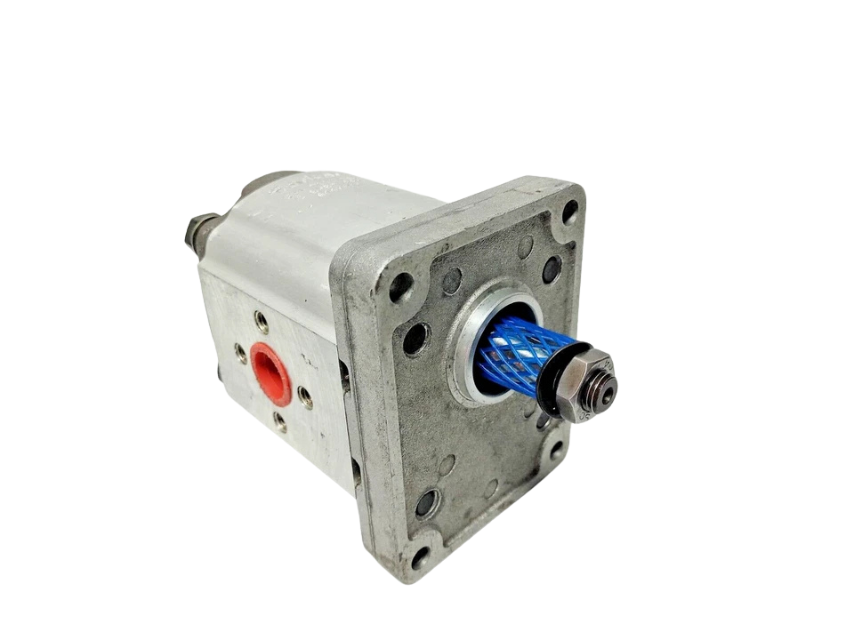 Parker PGP511 hydraulic gear pump Parker PGP511 hydraulic gear pump 334-9111-364 with D3 4-bolt flange and S2 tapered drive shaft